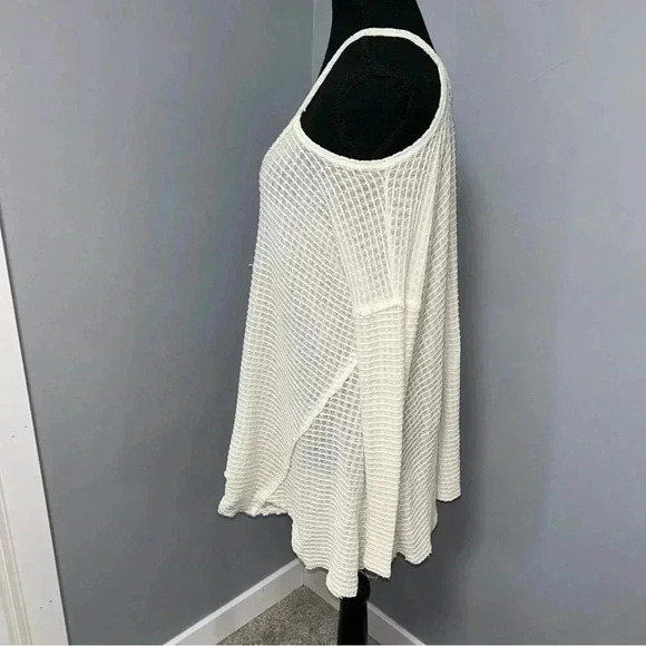 Design Lab  Cold Shoulder Top - Picture 2 of 5